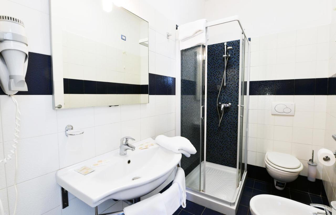 Residence Gambrinus Giulianova Bagian luar foto