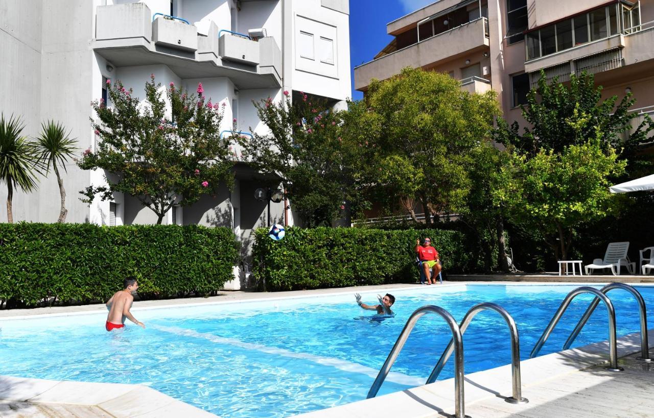 Residence Gambrinus Giulianova Bagian luar foto