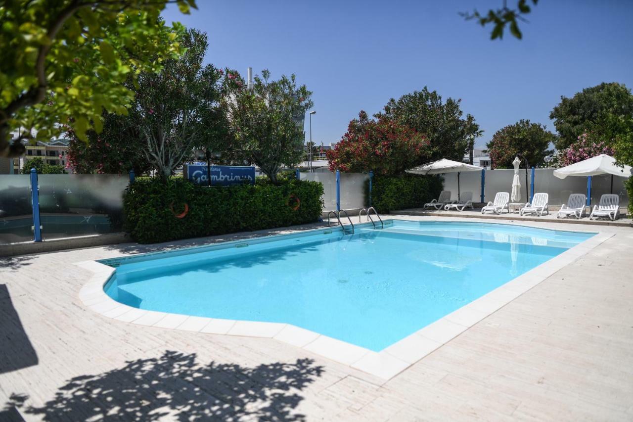 Residence Gambrinus Giulianova Bagian luar foto