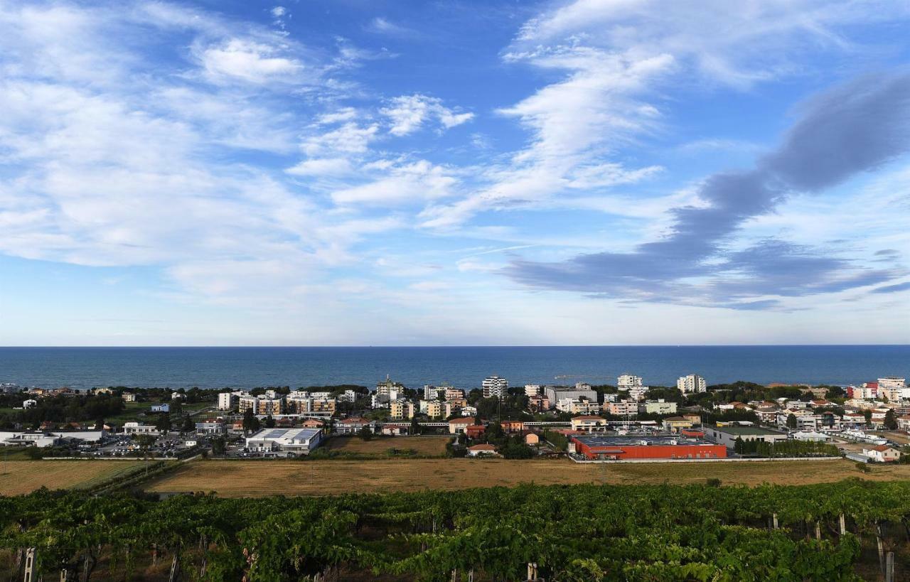 Residence Gambrinus Giulianova Bagian luar foto