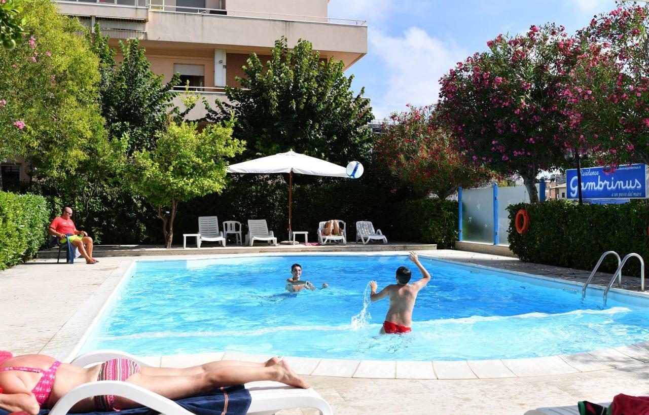 Residence Gambrinus Giulianova Bagian luar foto