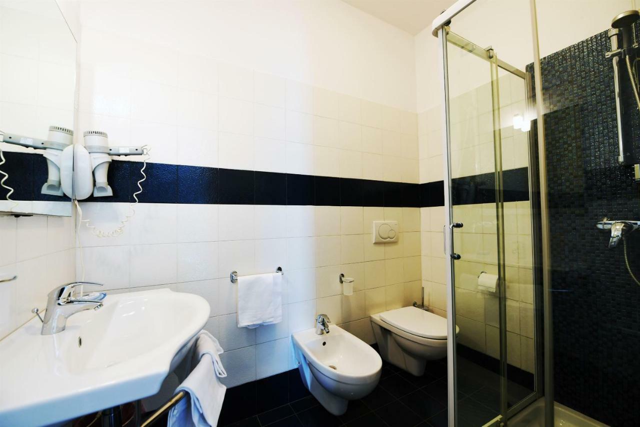 Residence Gambrinus Giulianova Bagian luar foto