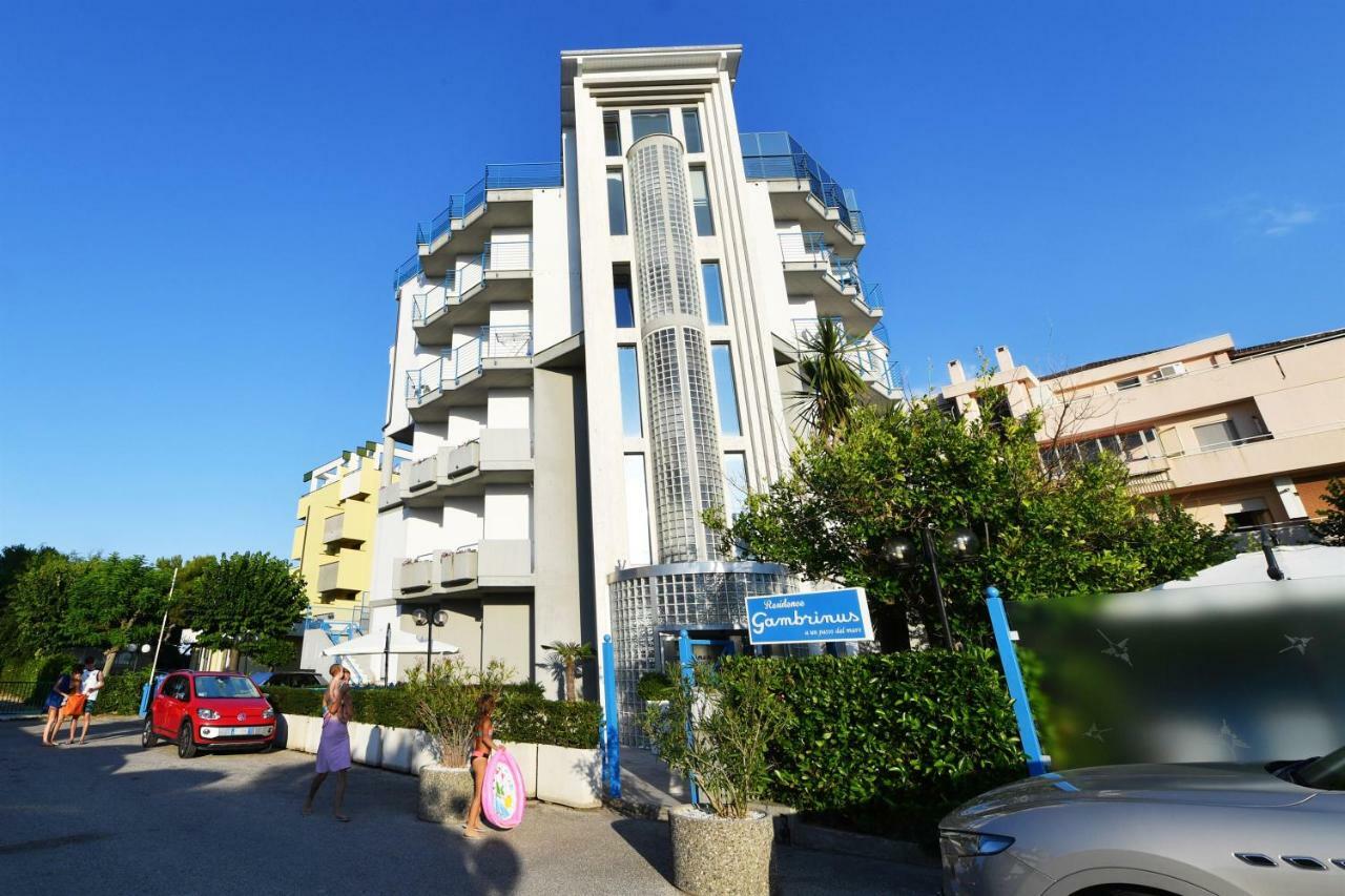 Residence Gambrinus Giulianova Bagian luar foto
