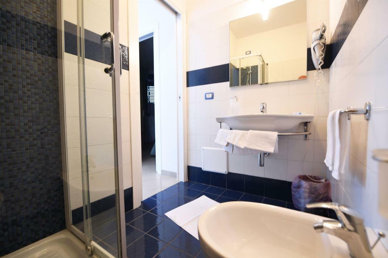 Residence Gambrinus Giulianova Bagian luar foto